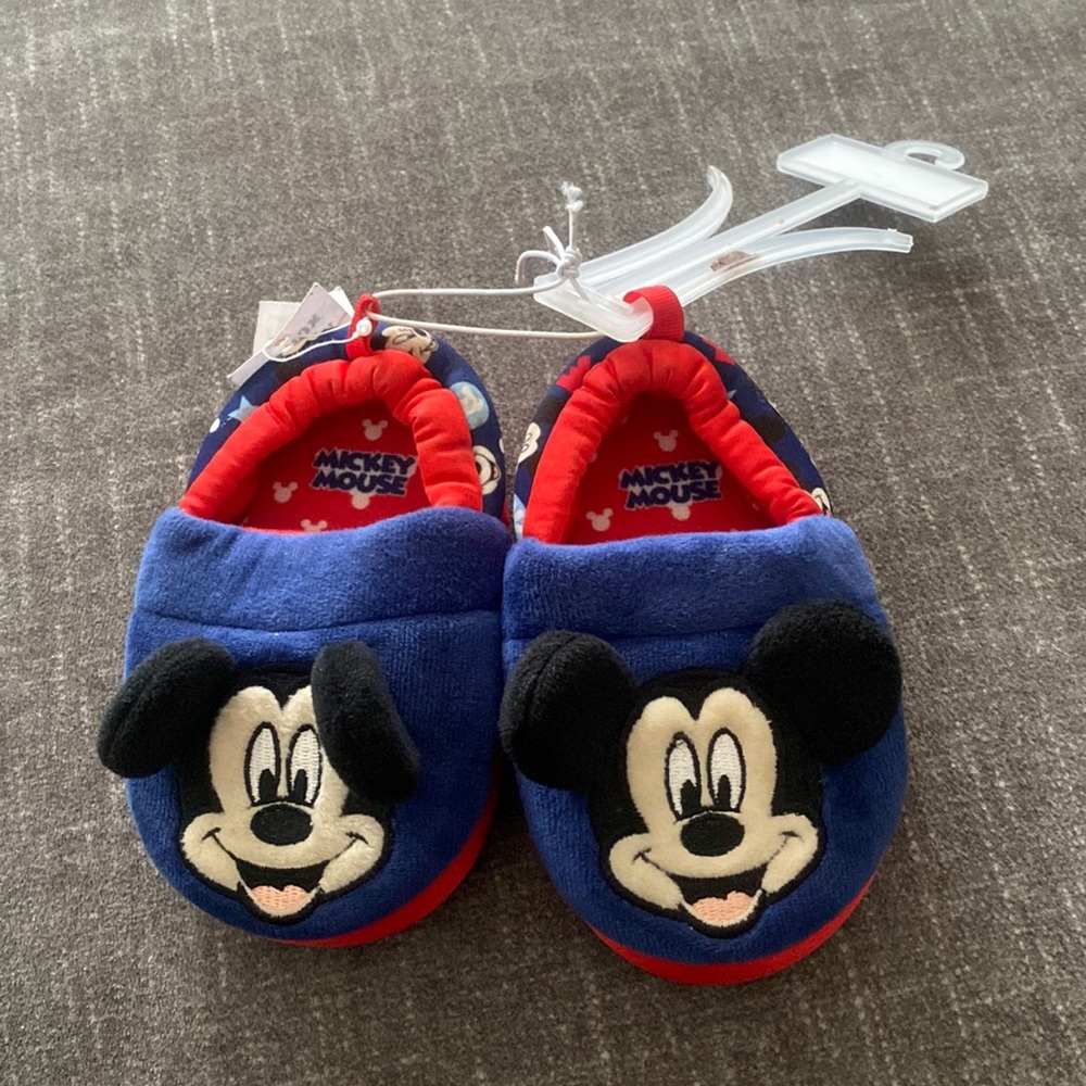 Mickey Mouse slippers size small (5/6)